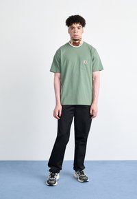 Carhartt WIP POCKET - Jednoduché tričko - khaki