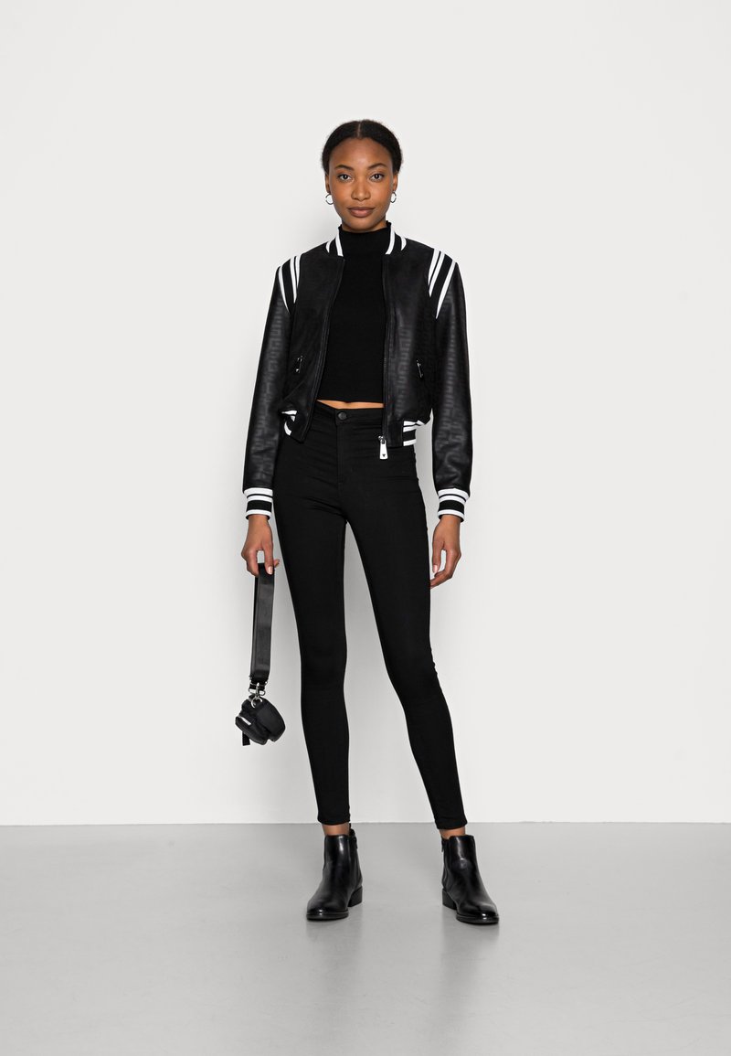 Damen Leichte Jacken | Guess GRAZIA Bomberjacke jet black/schwarz - DZ36610 Damen Leichte Jacken | Guess GRAZIA Bomberjacke jet black/schwarz - DZ36610