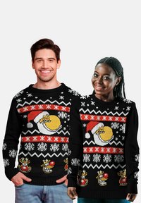 Strickweihnachtspullover in Schwarz mit roten und weißen Mustern. Die Designs zeigen das Gesicht des Weihnachtsmanns und Rentiere mit verspielten Ausdrücken.