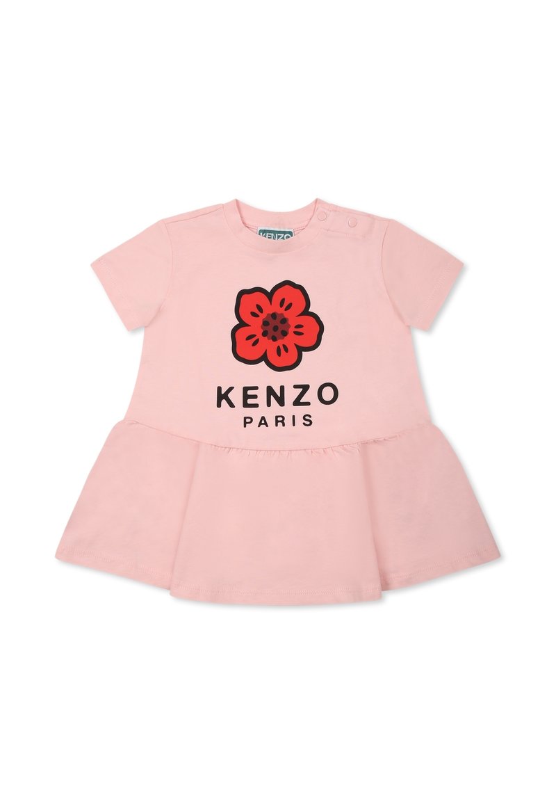 Robe t-shirt rose à manches courtes, avec un motif de fleur rouge et le texte "KENZO PARIS". Matière en coton doux, design évasé en bas.