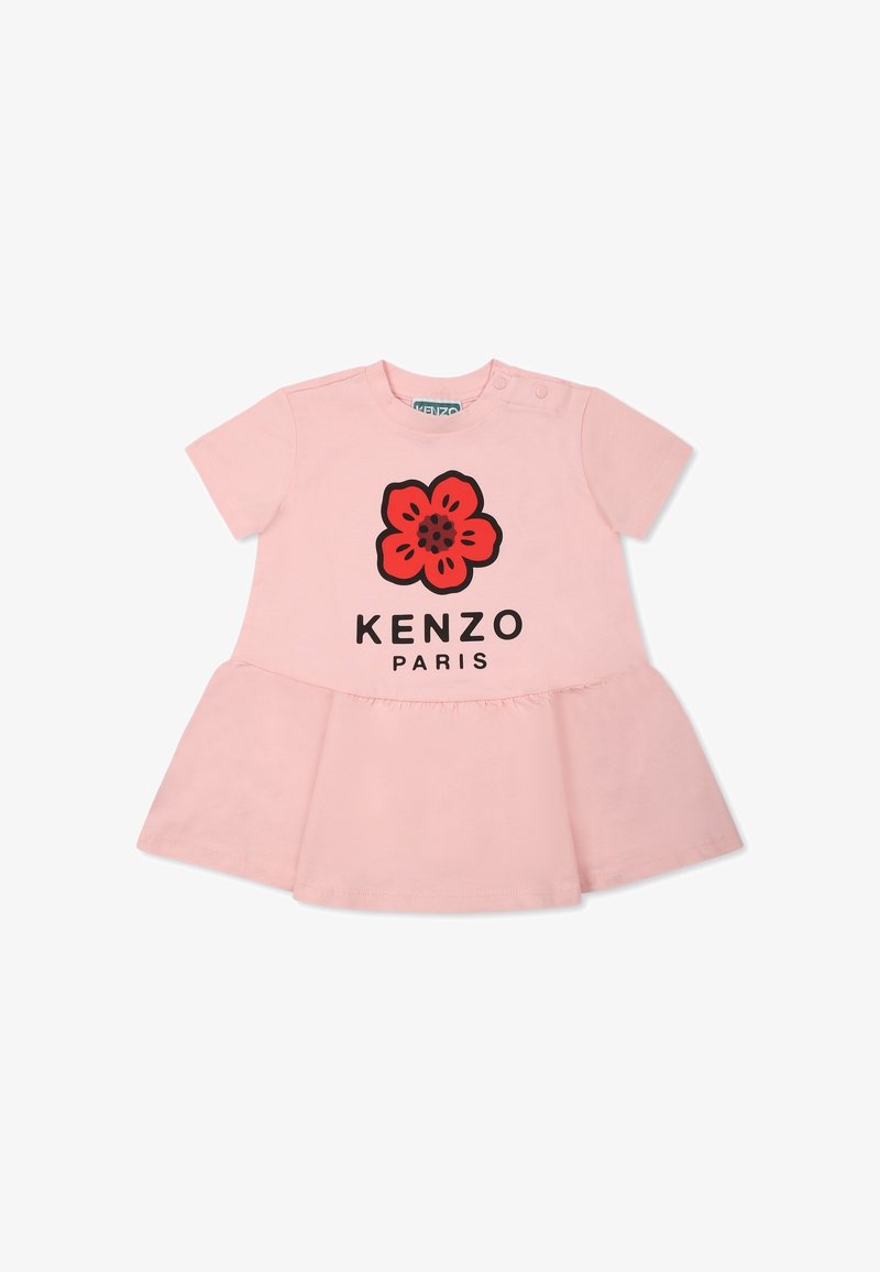 Robe t-shirt rose à manches courtes, avec un motif de fleur rouge et le texte "KENZO PARIS". Matière en coton doux, design évasé en bas.