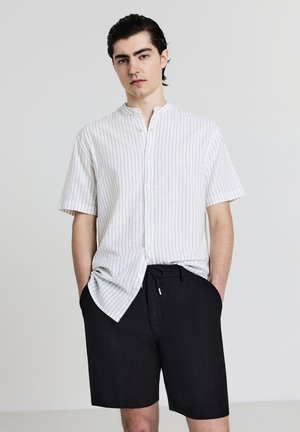 BERMUDA CENTRALE  - Shorts - nero ultrablack