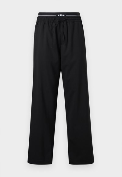 Schwarze, weit geschnittene Hosen aus glattem Stoff mit einem elastischen Bund und einem Kordelzug sowie einem Logodetail am Bund.