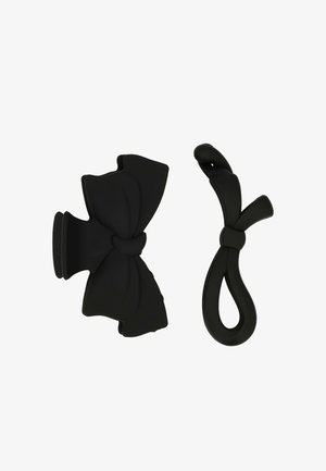 Set d'accessoires pour cheveux noirs comprenant une pince à nœud et un bandeau torsadé. Fabriqué en silicone mat, mettant en valeur une texture lisse et un design moderne.