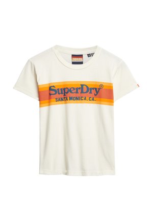 T-shirt blanc en coton à manches courtes, avec un design rayé rouge et orange et l'inscription "SuperDry SANTA MONICA, CA" en bleu sur le devant.