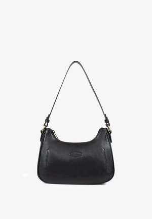 Borsa a spalla in pelle nera con una forma curvata, tracolla piatta regolabile e semplici dettagli di cucitura. Presenta un logo sulla parte anteriore.