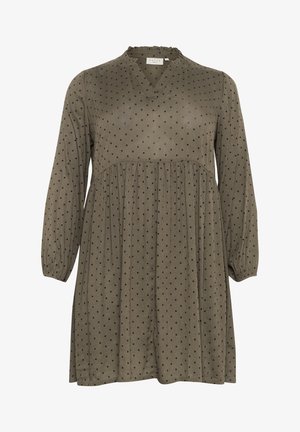 Olíva zöld ruha hosszú ujjakkal, V-nyakkivágással, ráncolt melltartóval és fekete pöttyökkel egy puha anyagon. Fodros gallér részlet.