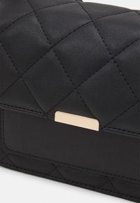 Anna Field Skulderveske - black