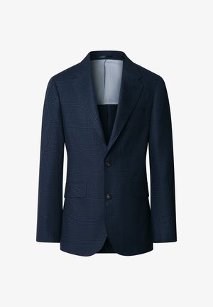 Granatowa marynarka męska w delikatną kratę, z klapami z wcięciem, dwoma guzikami i kieszeniami z patkami, przedstawiona na białym tle.