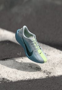 Unselected, pure platinum-coloured/seaweed/denim turquoise/barely volt