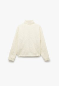 Valkoinen fleece-pullovetäjä, jossa on korkea kaulus, pitkät hihat ja teksturoitu pinta; rento malli, saumat yksityiskohtana rinnan kohdalla.