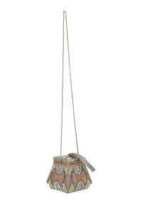 Perlenbesetzte Handtasche mit einem mehrfarbigen Muster in Orange, Gelb und Silber. Verfügt über einen strukturierten Boden und einen abnehmbaren Riemen.