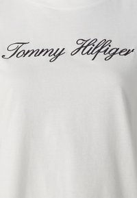 Tommy Hilfiger SCRIPT REGULAR - T-shirt imprimé - ecru