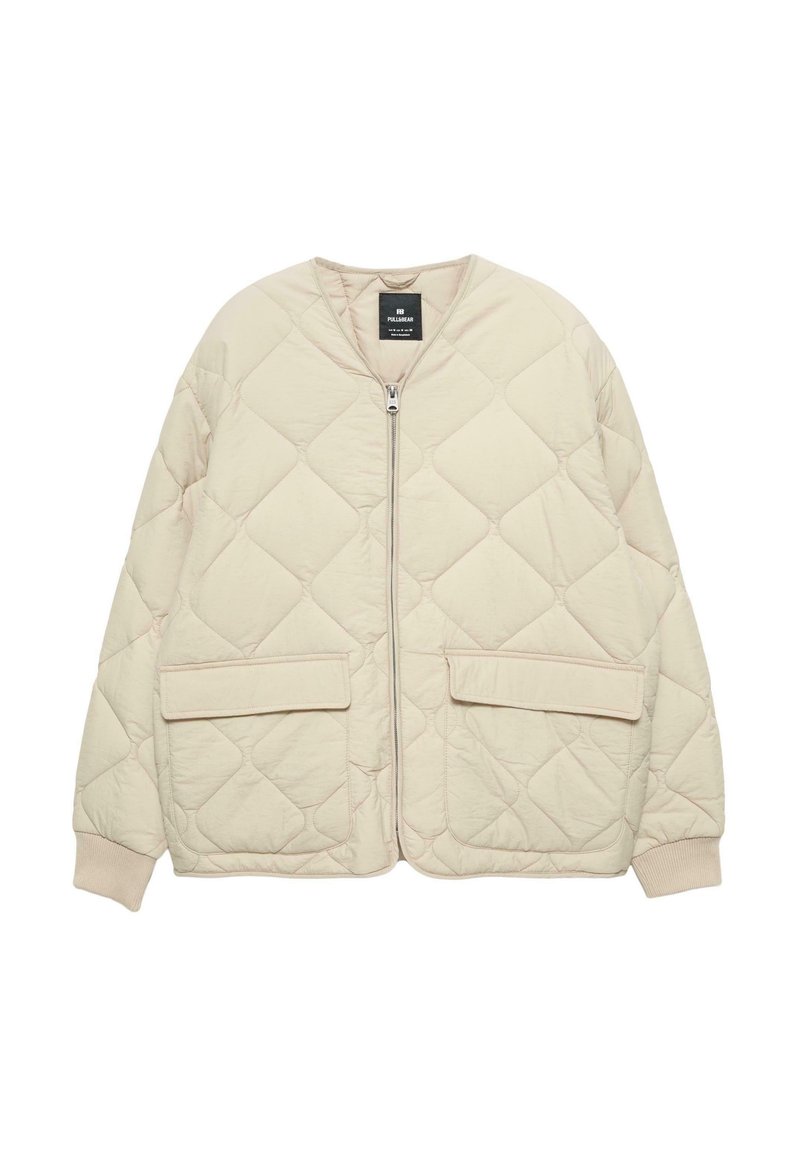 Giacca trapuntata beige con cuciture a diamante, chiusura frontale con zip, due tasche a patta, polsini a coste e scollo rotondo.