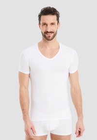 Unselected, weiß