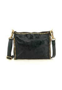 Borsa a spalla rettangolare nera in pelle con borchie dorate lungo i bordi e tracolla regolabile con ganci d'oro.