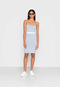 Calvin Klein Jeans LOGO TAPE STRAPPY DRESS - Vestido de malha - silver sky