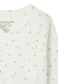 Weißer Baby-Body mit langen Ärmeln und kleinem rosa-grünem Blumenmuster, Größe 3 Monate, aus Bio-Baumwolle gefertigt.