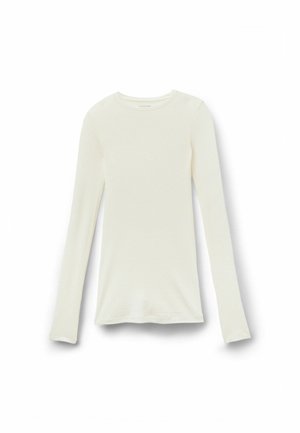 Haut à manches longues en maille côtelée crème avec encolure ronde, coupe ajustée et ourlet droit, présenté sur un fond blanc.