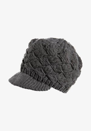 Bonnet en laine tricotée gris foncé avec une petite visière et un motif tressé épais, conçu pour la chaleur et le style.