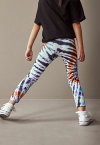 Next ANIMAL PRINT - Tamprės – kelnės - black purple tie dye