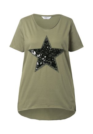 T-shirt de algodón verde oliva con un gran diseño de estrella de lentejuelas negras en la parte frontal. Mangas cortas y dobladillo curvado.