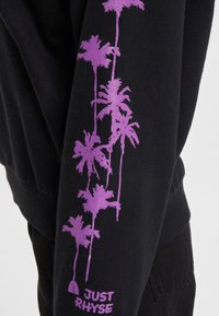 Kapuzenpullover - black