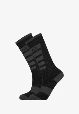 Chaussettes noires en coton avec un revers côtelé, présentant des rayures horizontales gris foncé et des sections renforcées au talon et à orteils.