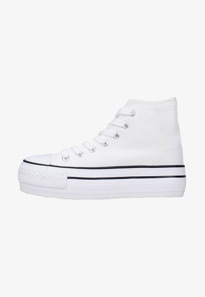 Weiße High-Top-Sneaker aus Canvas-Material, flache weiße Gummisohle, schwarzes Streifendetail, runde Zehenform und mehrfache Ösen-Schnürung.