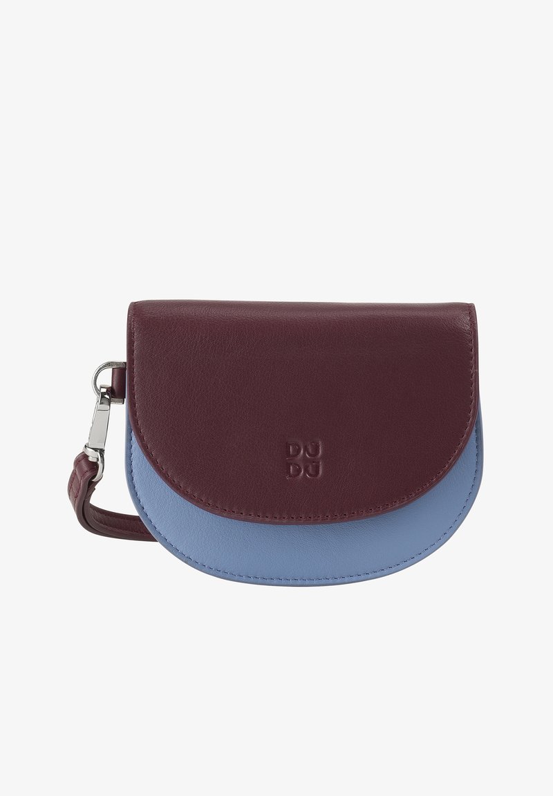 Borsa a tracolla in pelle bicolore con pattina superiore bordeaux e base azzurro chiaro, con logo impresso e dettagli in metallo argentato.