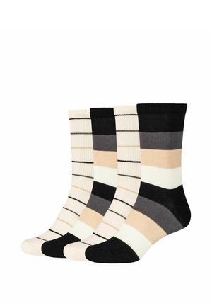 Fire par mellemlange sokker med skiftende vandrette striber i sort, grå, beige og hvid, arrangeret side om side.