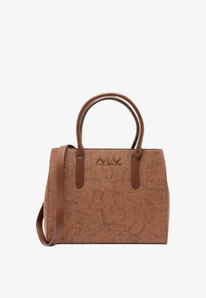 Borsa marrone con motivo di francobolli da viaggio in rilievo, doppio manico superiore, tracolla staccabile e dettaglio con logo metallico sulla parte anteriore.