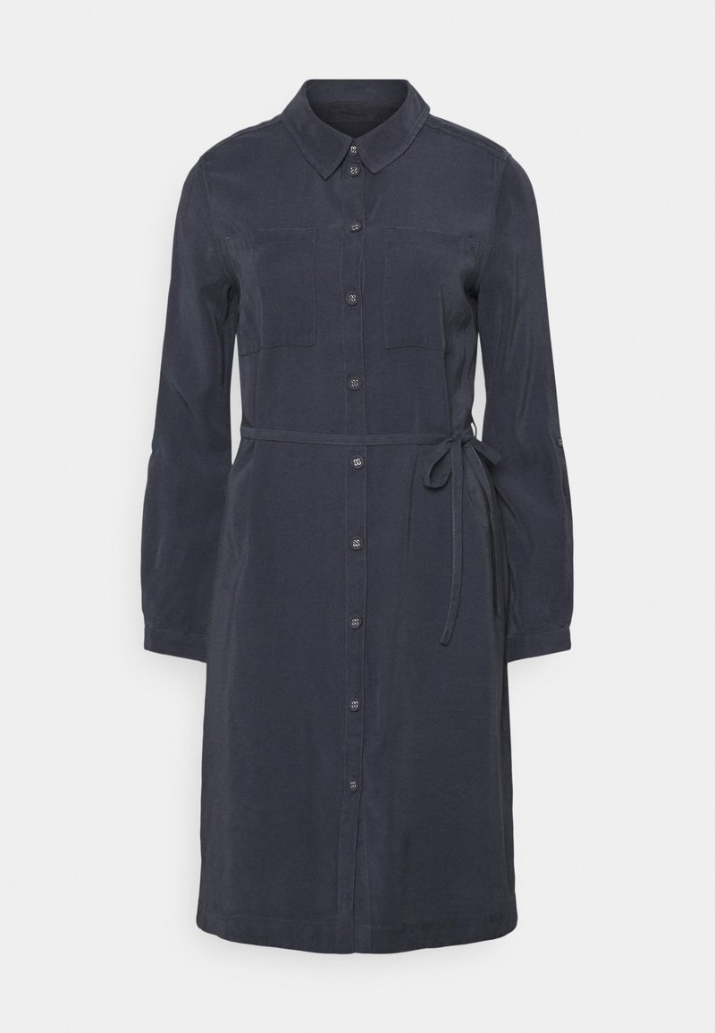 Robe chemise bleu marine foncé à manches longues, boutonnée à l'avant, deux poches poitrine, col et fine ceinture à nouer à la taille.