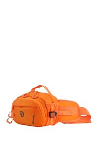 Riñonera naranja con diseño acolchado, correa ajustable, múltiples compartimentos con cremallera y detalle del logo en la parte delantera.