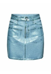 Jupe en denim métallisé bleu clair avec boutons sur le devant et poches, passants pour ceinture, et ourlet droit.