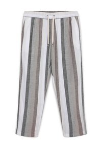 Pantaloni a righe in tonalità di grigio, bianco e beige; realizzati in tessuto leggero con vita elasticizzata e chiusura con lacci.
