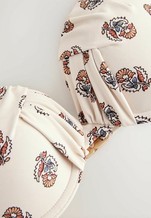 Beige blommig bh med veckad tyg, med pastellfärgade blommönster i orange och blått. Inkluderar en guldig spänne för stängning.