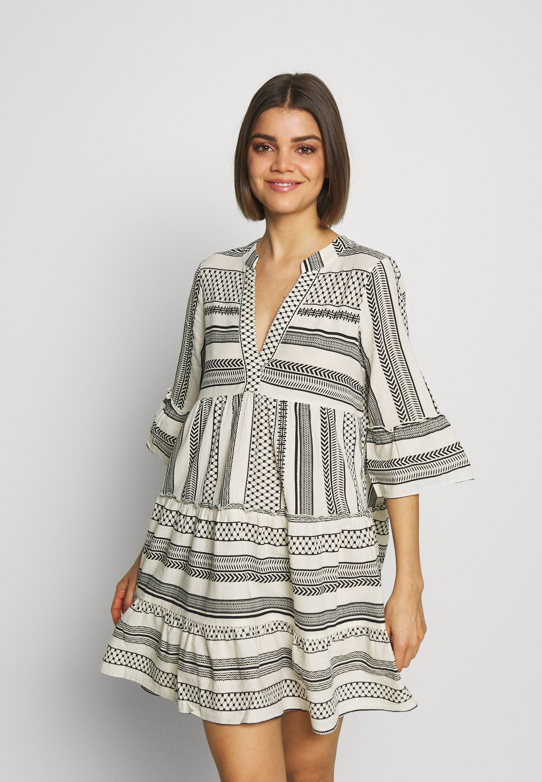 Vero Moda Vmdicthe Day Dress Birch Dicthe Black Beige Zalando Co Uk