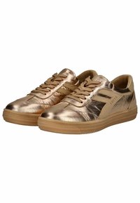Sneaker metallic rose gold con una finitura liscia, design con lacci, suola in gomma beige e dettagli laterali a contrasto.
