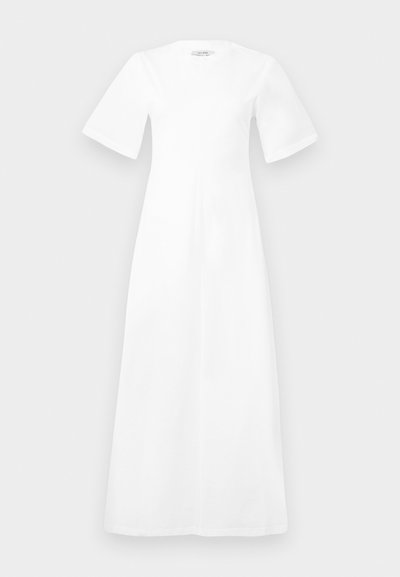 Weißes, knielanges Kleid mit kurzen Ärmeln, rundem Ausschnitt und lockerer Passform, aus glattem Stoff ohne sichtbare Muster oder Akzente.