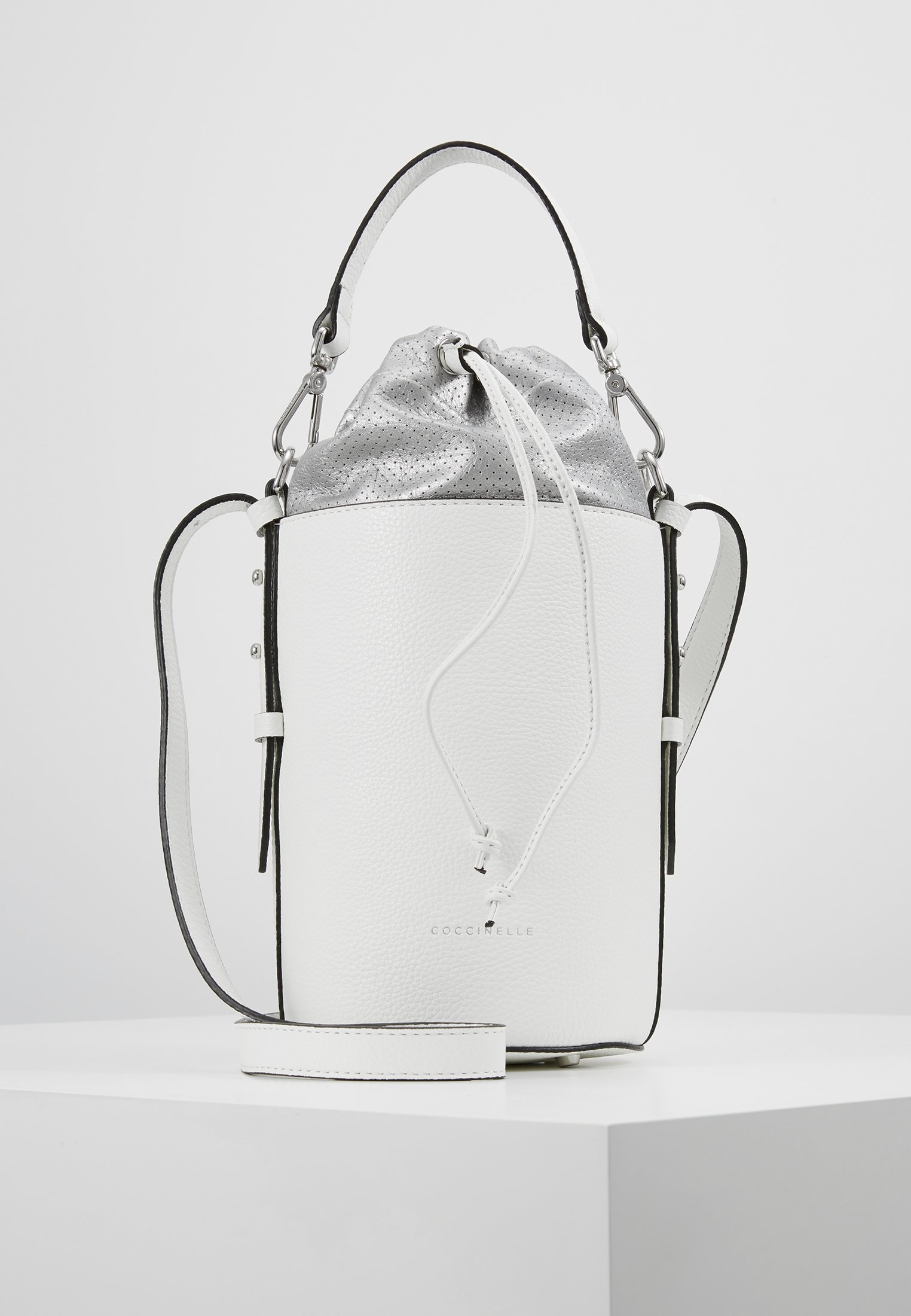 Coccinelle BORSA VITELLO FORATA Håndveske blanchesilver Coccinelle BORSA VITELLO FORATA Håndveske blanchesilver