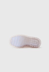 Translucent sole with a textured design, featuring horizontal ridges and a light blue tint. Circular heel and smooth edge.