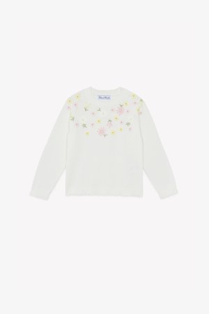 Beli pleteni pulover z dolgimi rokavi, z barvitim cvetličnim vezenjem čez prsni del in dekorativnim valovitim robom.