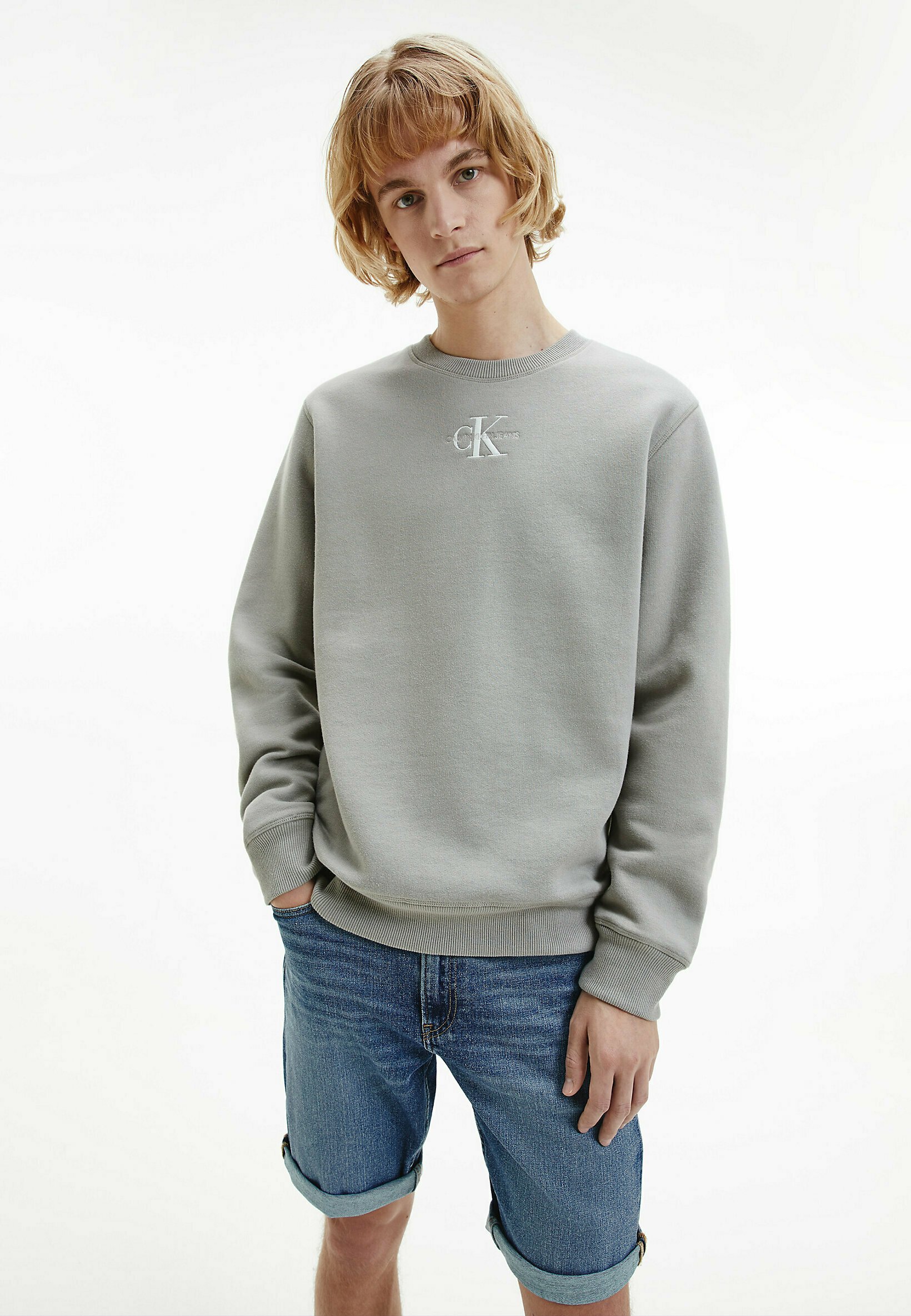 jeans and pullover
