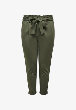 Olívazöld, magas derekú nadrág papírzsák derékkal, megkötős szövet övvel, oldalsó zsebekkel, szűkített lábakkal és feltekert szárakkal.