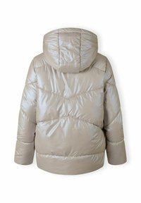 Pufferjack in lichtbeige met een glanzende afwerking. Voorzien van een capuchon, lange mouwen en een chevron-quiltingpatroon op de rug.