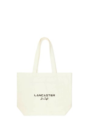 Sac fourre-tout écru avec des bretelles présentant le texte noir « LANCASTER Le Café » imprimé au centre sur un fond uni.