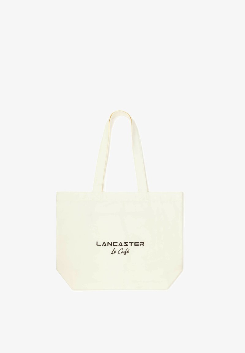 Sac fourre-tout écru avec des bretelles présentant le texte noir « LANCASTER Le Café » imprimé au centre sur un fond uni.