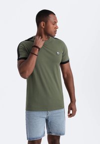 Ombre WITH CONTRASTING - Jednoduché tričko - olive green