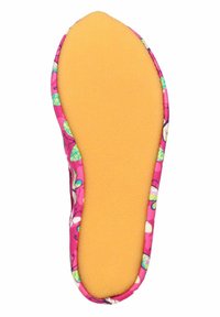 Blumenmusterhausschuhe in Rosa mit einem strukturierten Obermaterial und einer glatten, gelben Schaum-Innensohle, die ein abgerundetes Design hat.